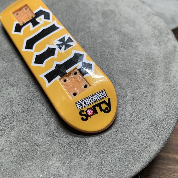 Vintage Flip Tech Deck Large Graphic Print Fingerboard Xtremely Sorry Skateboard - Picture 2 of 6